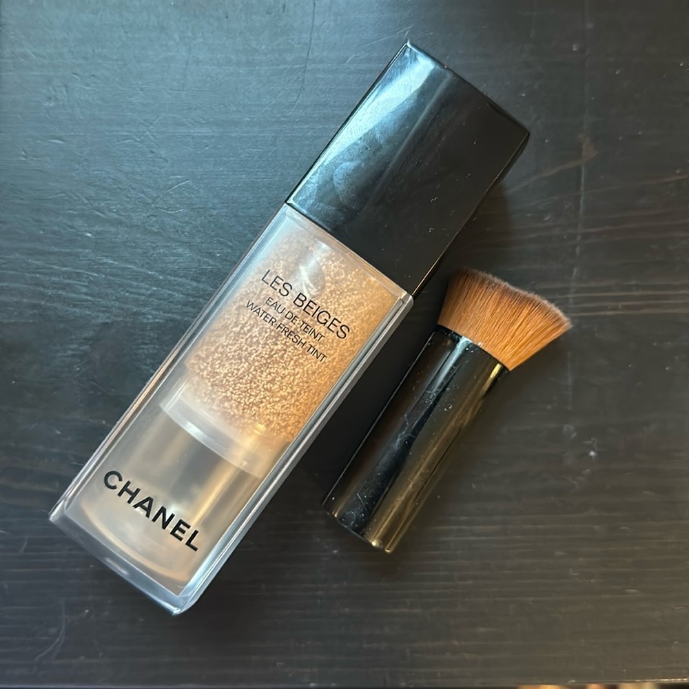Chanel Les Beiges Water-Fresh Tint w/ brush in Medium Light.